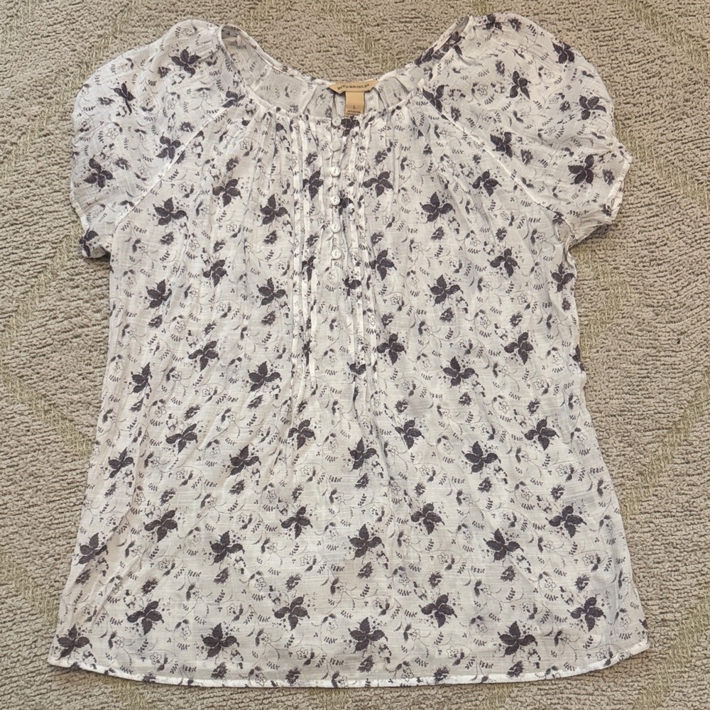 Bit & Bridle Black and White Floral Blouse Sz lg